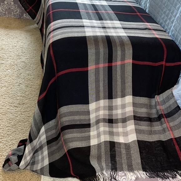 V. FRASS The Original Plaid Viscose Scarf Sz. 32โ x 72โ - Picture 6 of 12